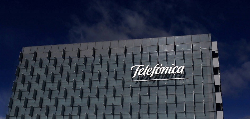 Telefónica se embolsa más 27 millones con la mitad del ‘megacontrato’ de Hacienda