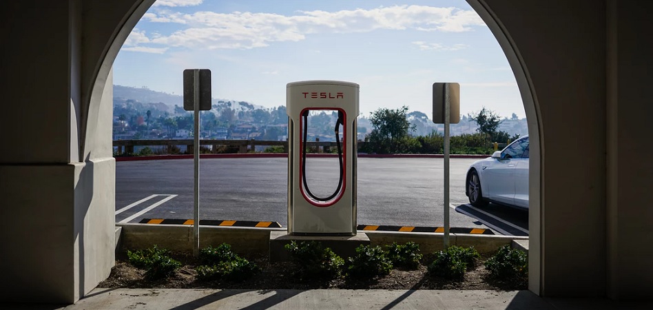 Más incentivos e infraestructura: las claves para que el coche eléctrico ‘acelere’ en España