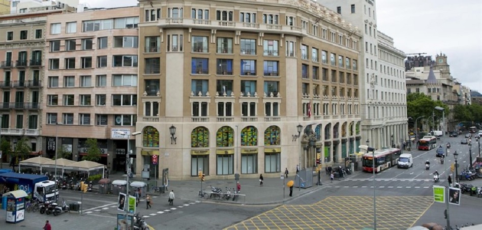 Huawei firma el alquiler con BMO para su local comercial en el centro de Barcelona