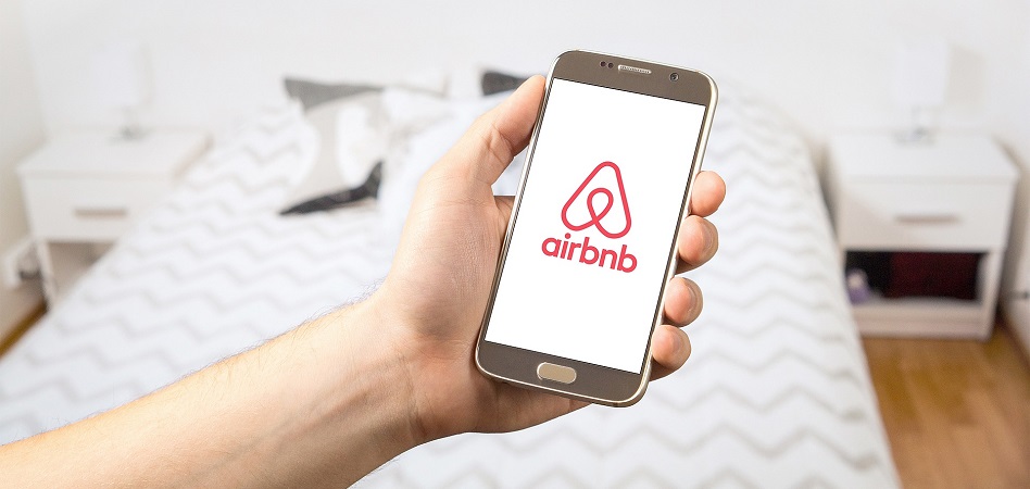 Airbnb lanza los pagos divididos para los alojamientos en grupo